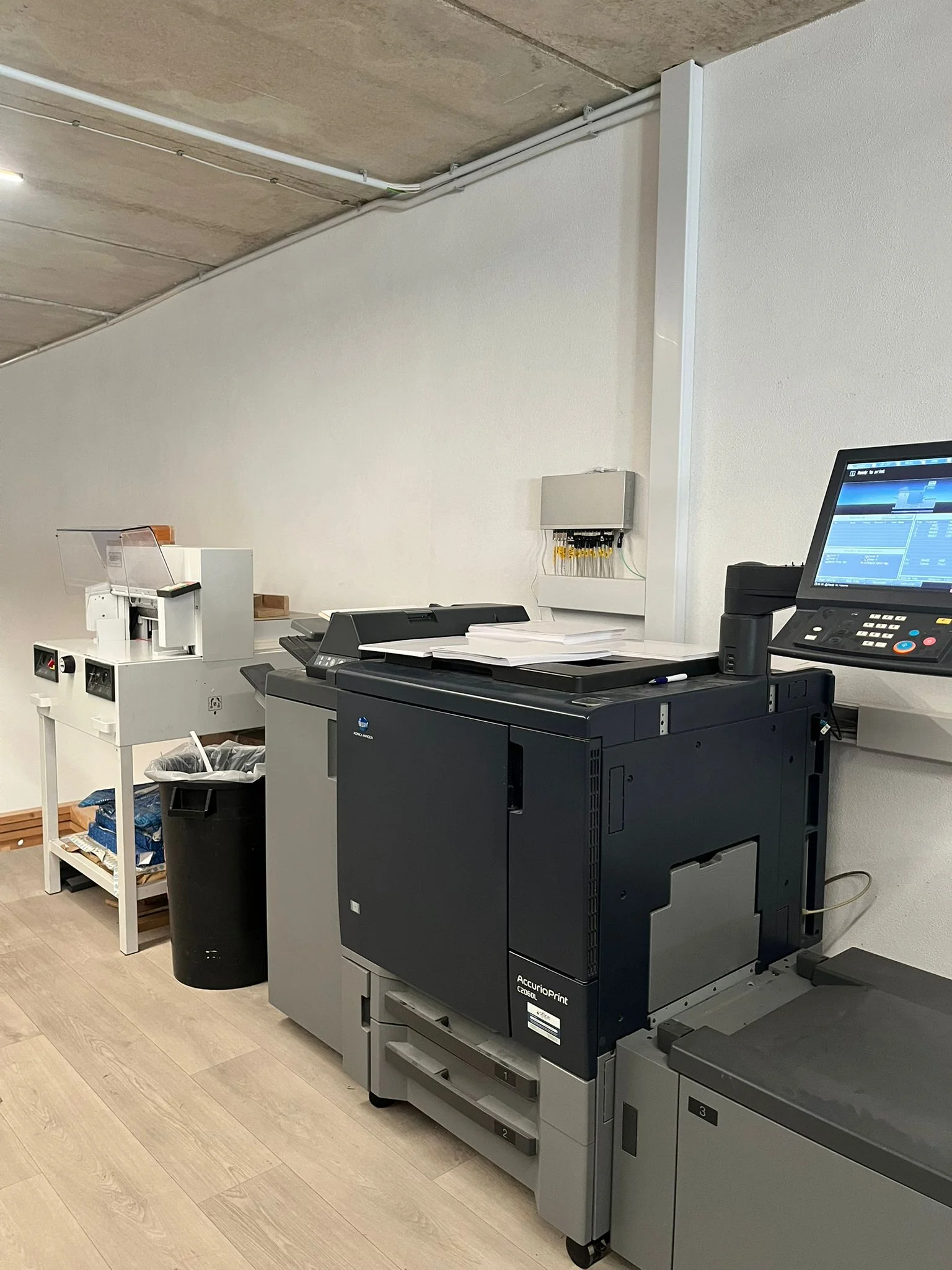 Digital press machine for high-quality digital printing services.